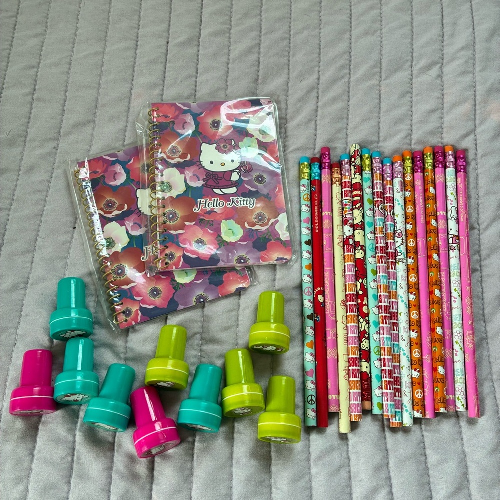 Hello Kitty Floral Party Supplies Set